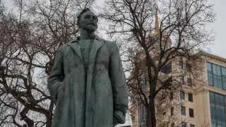 Президент Владимир Путин распорядился вернуть Академии ФСБ имя Феликса Дзержинского, основателя ВЧК и организатора красного террора, указом о «почетном наименовании» в честь заслуг академии и его роли в системе госбезопасности.