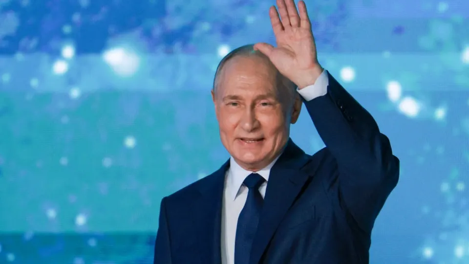 Президент Владимир Путин заявил, что при ограничениях доступа к интернету должны продолжать работать ключевые государственные и жизненно важные онлайн‑сервисы, и поручил силовым ведомствам и правительству отработать такие механизмы.
