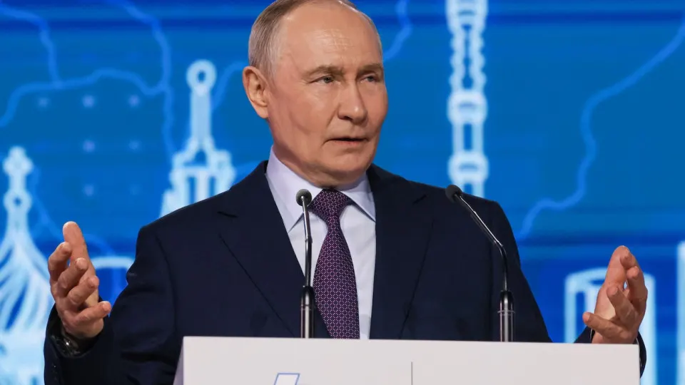 После резкого падения одобрения главы государства на фоне блокировок интернета и запрета Telegram власти призывают законодателей отказаться от новых ограничений и обсудить смягчение мер.