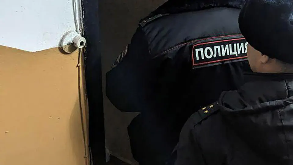 ФСБ задержала двух подозреваемых, один из них несовершеннолетний; возбуждено дело о хулиганстве. Инцидент произошёл на фоне масштабной блокировки Telegram и резкого роста скачиваний VPN.