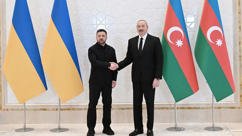 Президент Азербайджана Ильхам Алиев на встрече с Владимиром Зеленским подтвердил поддержку территориальной целостности Украины и объявил о перспективах военно‑технического сотрудничества и совместного оборонного производства.