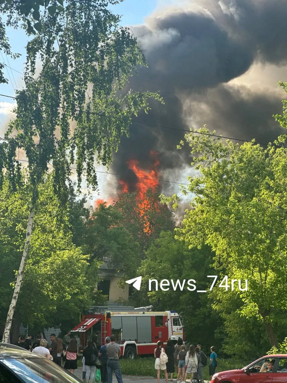 Над улицей Жукова поднялся столб дыма — пожарные работают на месте. По предварительным данным, пострадавших нет.