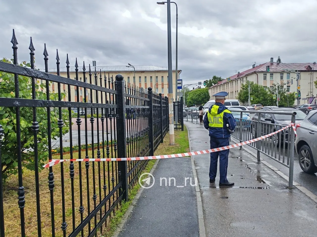 В результате падения беспилотников в Нижнем Новгороде пострадало здание областного суда; пострадавших предварительно нет. Минобороны сообщает о 62 сбитых БПЛА по регионам ночью.
