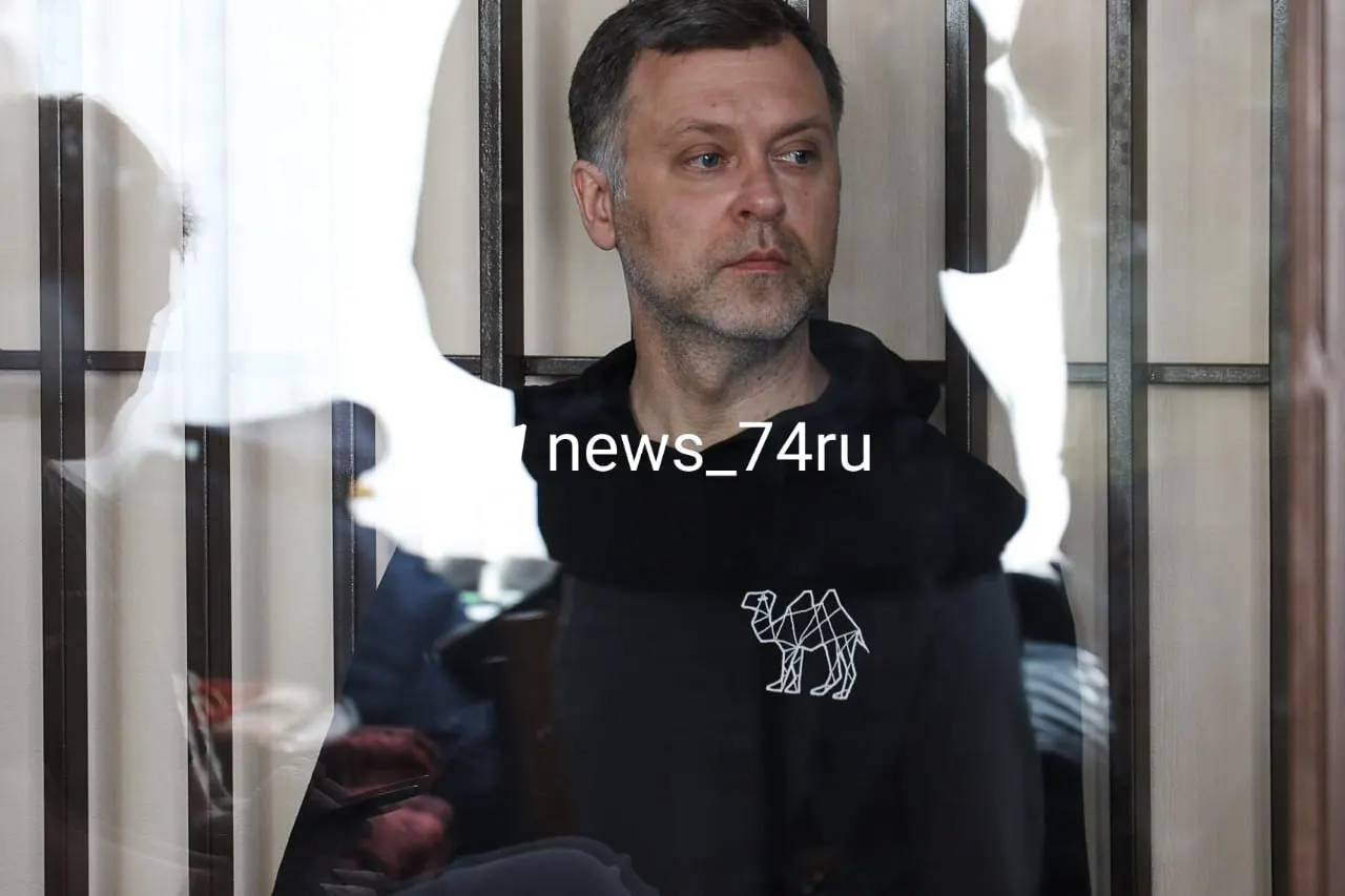 Бывшего вице-мэра по городскому хозяйству арестовали почти два месяца назад по делу о злоупотреблении полномочиями при заключении контрактов на устранение коммунальных аварий. Защита настаивает на надуманности обвинений и называет содержание под стражей чрезмерной мерой.