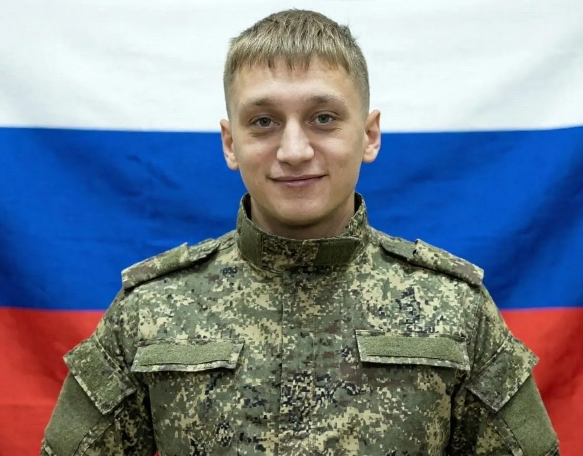23‑летний студент из Бурятии заключил контракт в январе, прошёл обучение операторов беспилотников и погиб в апреле — это первый известный случай студента, не вернувшегося после призыва по новой кампании вербовки.
