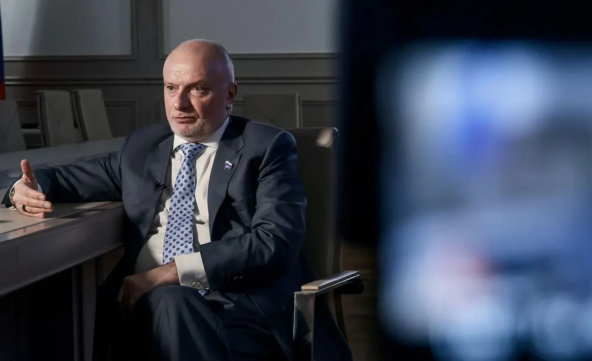Глава комитета Совфеда Андрей Клишас заявил, что принятый Госдумой закон позволит привлекать к административной ответственности уехавших из страны лиц за правонарушения против интересов России и воплотит принцип неотвратимости наказания, при этом, по его словам, права человека будут обеспечены.