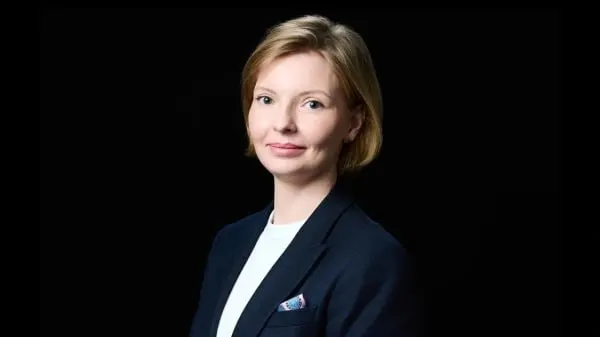 С 1 сентября администраторы доменных зон .ru, .рф и .su обязаны подтверждать личность через ЕСИА. Реестры уже предлагают инструменты и корпоративные тарифы для аудита и подготовки больших портфелей доменов.