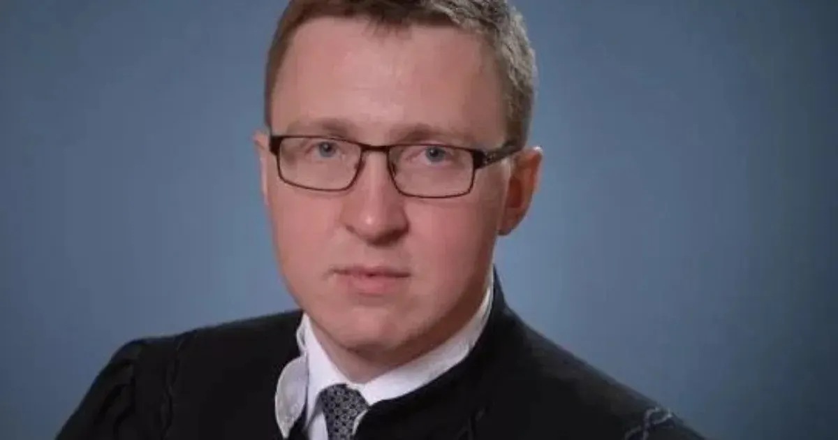 Коллегия судей лишила Вячеслава Бушуева статуса из‑за доната, который посчитали политической деятельностью. Сам экс‑судья критикует систему и говорит о незащищённости судей.