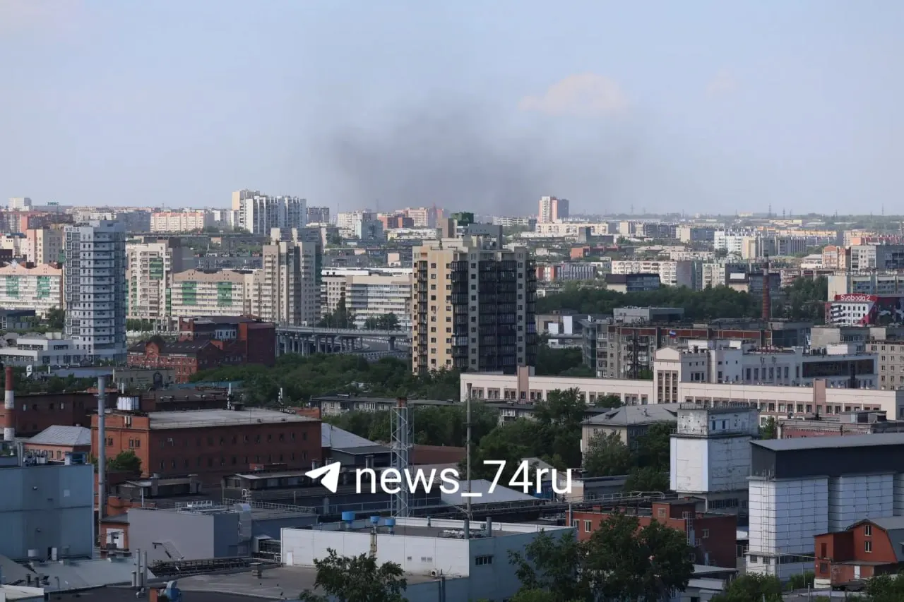 Над улицей Краснознаменная видно столб дыма. В МЧС сообщили, что расчёты направлены на место, подробности уточняются.