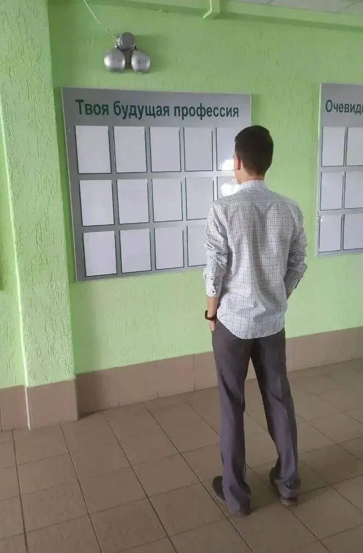 Законопроект позволяет закреплять в образовательных стандартах требование о профильном бакалавриате или наличии опыта работы для поступления в магистратуру. Авторы считают, что это повысит качество подготовки; с 1 сентября 2026 года планируется переход на новую систему высшего образования.