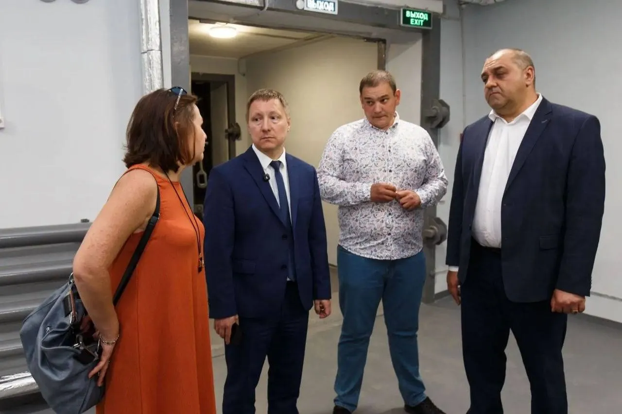 Мэр заявил, что убежище отремонтировали: вентиляция, электроснабжение и водоснабжение приведены в нормативное состояние. Работы оплатили из муниципального бюджета, хотя их связывают с поручением областных властей.