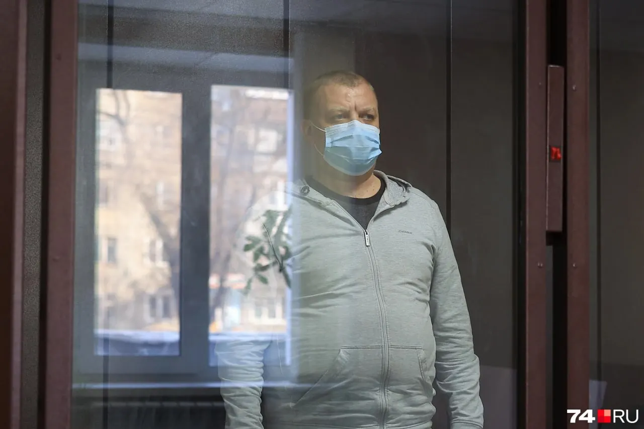 Суд признал виновным бывшего начальника отделения ГАИ Челябинска: ему дали шесть лет строгого режима, лишили звания, назначили штраф в 8 млн рублей и запрет на службу в органах на два года.