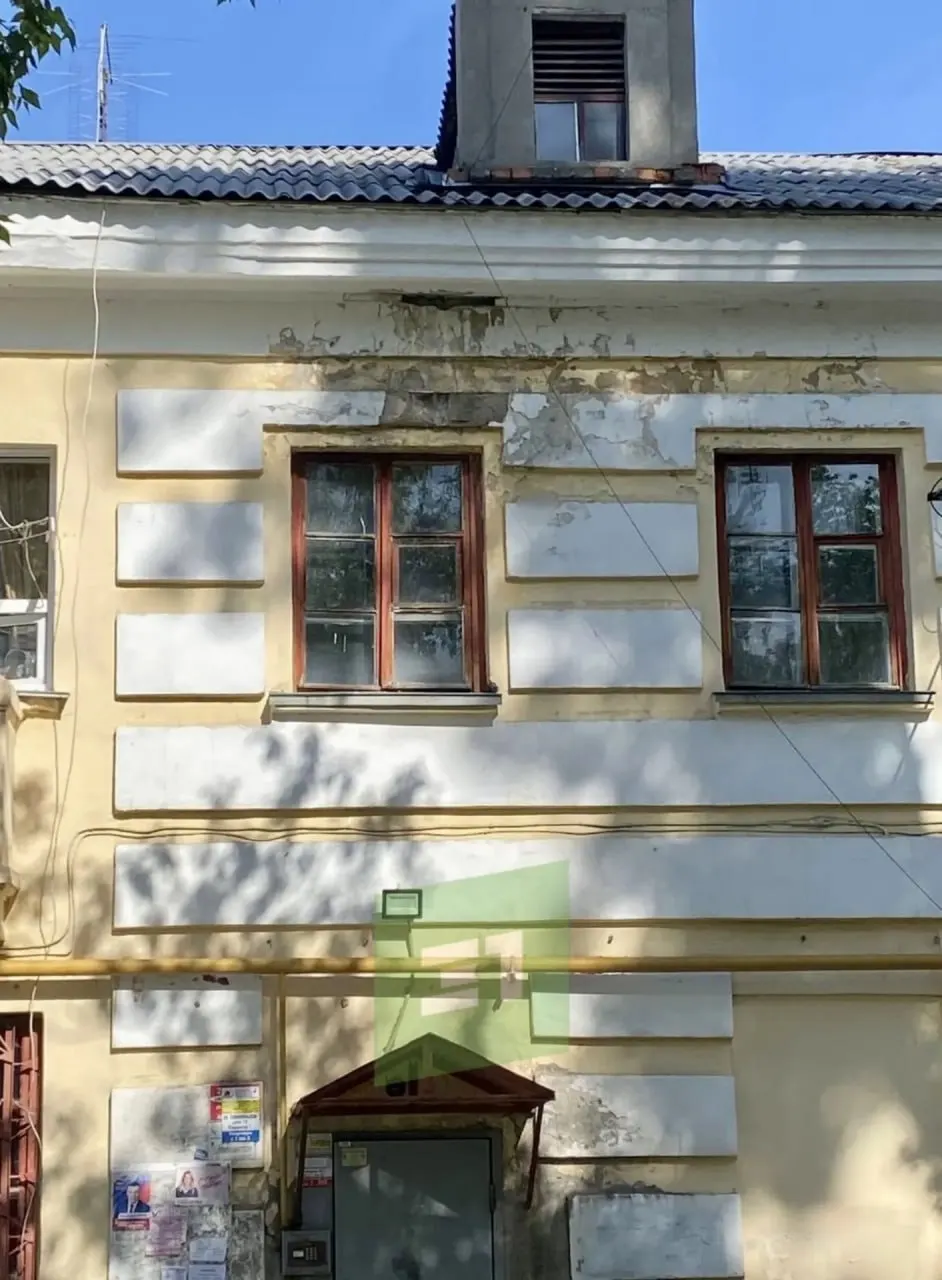 Кусок штукатурки упал на грудную клетку ребёнка на улице Тернопольской. Возбуждено дело по ч. 1 ст. 238 УК РФ, следователи проводят проверку и назначили экспертизу.