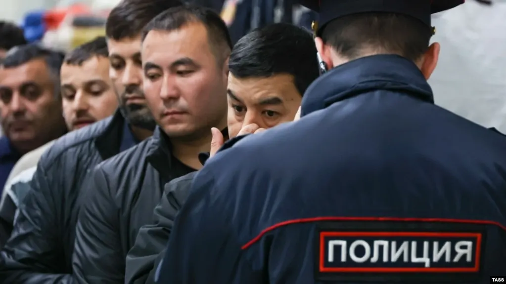 Законопроект расширяет перечень нарушений, за которые иностранцы и лица без гражданства могут быть выдворены из России; число оснований для выдворения вырастет до 58.