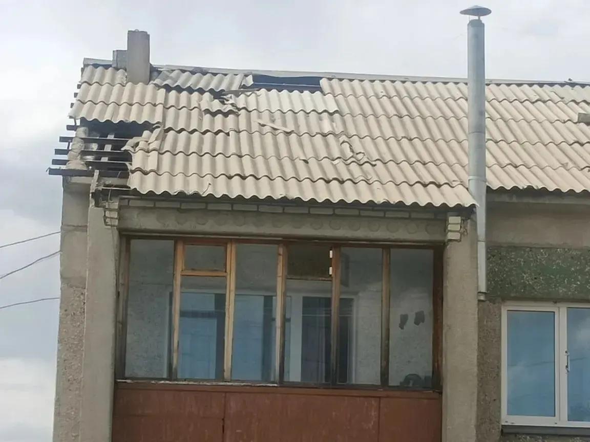 После сильного шторма в Агаповском округе пять населённых пунктов остались без водоснабжения и электроэнергии. Власти просят жителей запастись водой и средствами освещения, а также соблюдать осторожность.