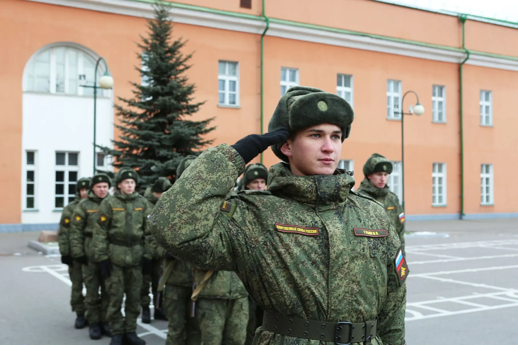 Генпрокуратура предложила новый приказ, который расширяет прокурорский надзор за учётом военнообязанных: проверки затронут органы власти, работодателей, военкоматы, МВД и ФСИН. Правозащитники предупреждают об усилении контроля и возможных формальных проверках.