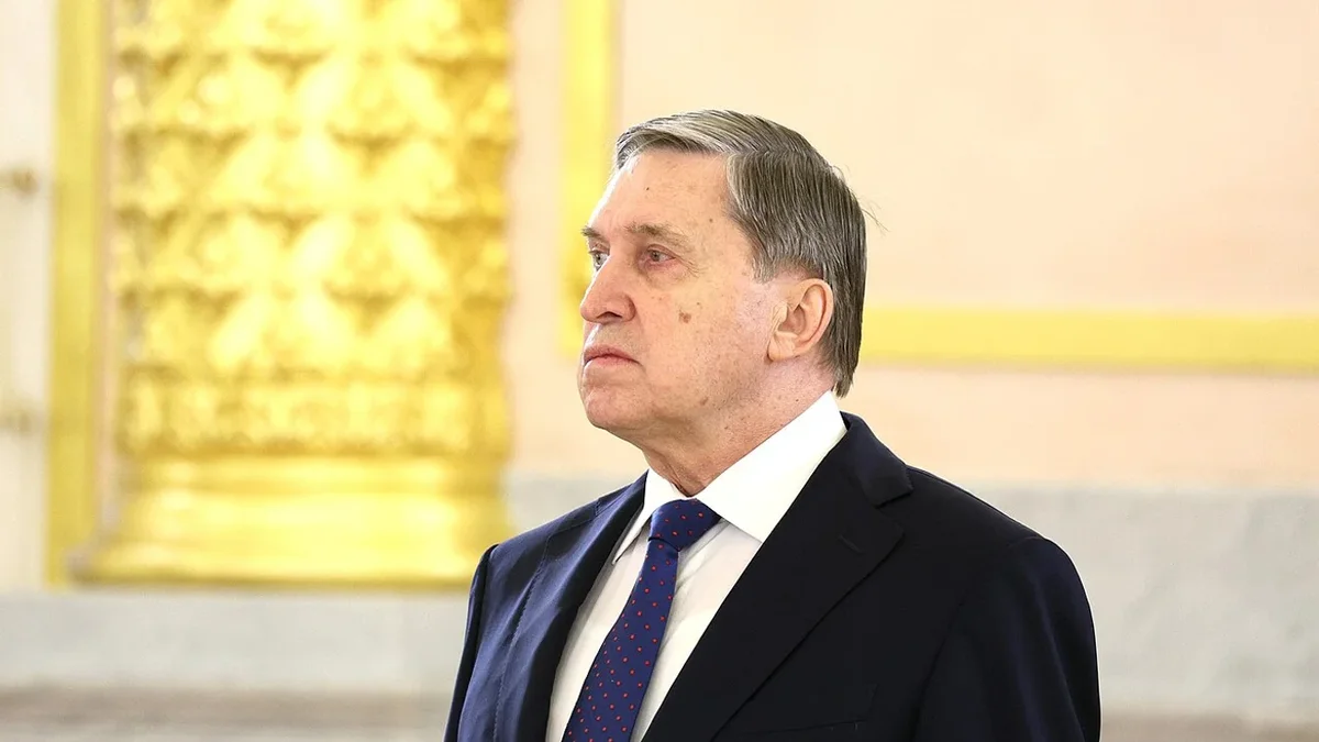 Помощник российского руководителя заявил, что военный конфликт продолжится до вывода украинских войск из Донбасса. Он отметил активные телефонные контакты с США, а также подтвердил позицию президента о готовности встретиться с Владимиром Зеленским только после достижения окончательных соглашений.