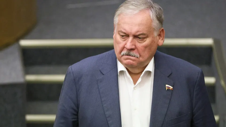 Первый зампред комитета Госдумы Константин Затулин заявил, что Латвия и Эстония нарушили обещания о равных условиях для русского населения при выходе из СССР и с тех пор усиливают русофобскую политику. Его заявление прозвучало на фоне внесения в Госдуму закона о праве президента применять войска за рубежом для защиты россиян.