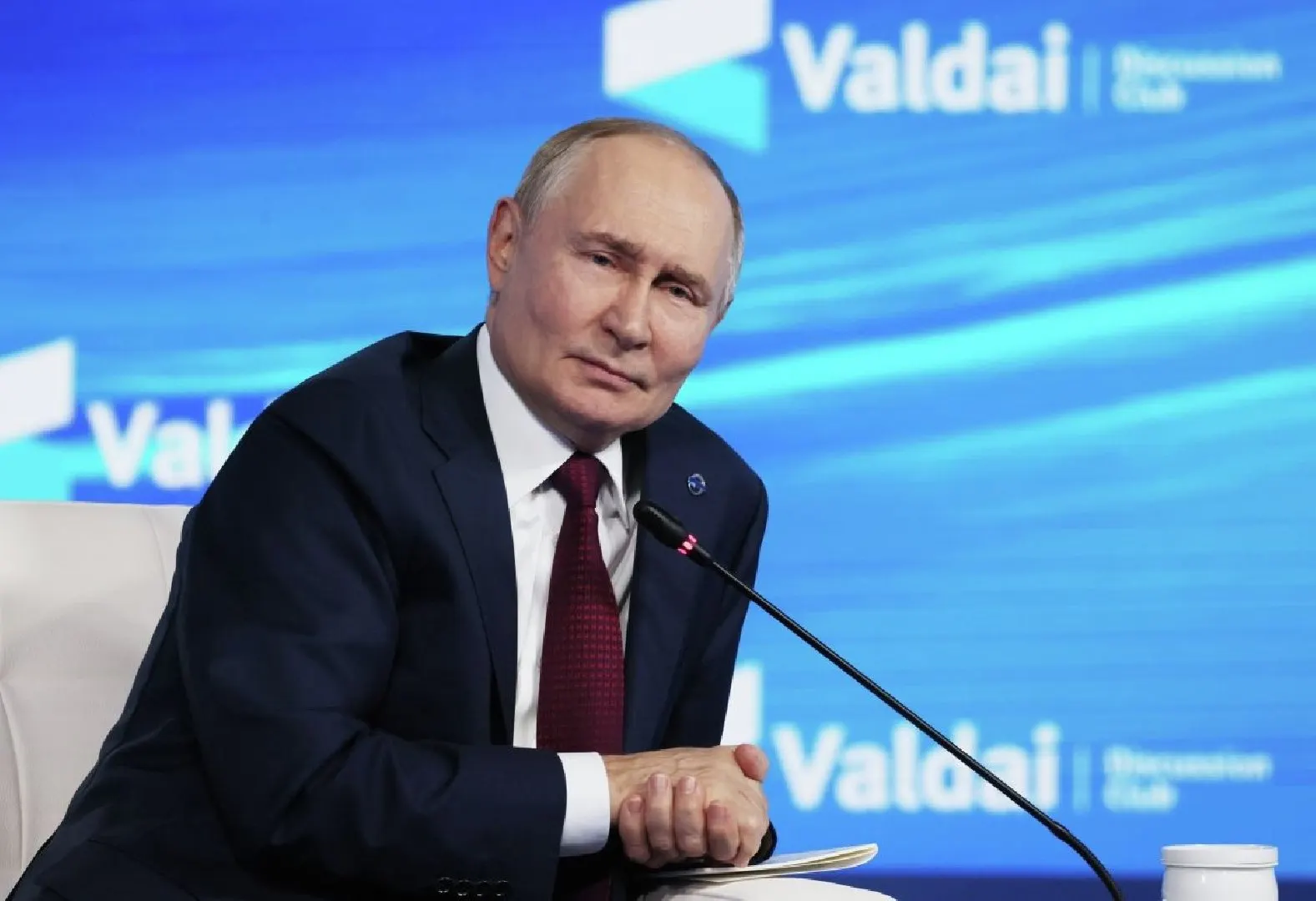 Международный уголовный суд постановил, что приглашения на переговоры сами по себе не отменяют ордер на арест — освобождение возможно только если встречи проходят под эгидой ООН и в рамках процедур Совбеза.