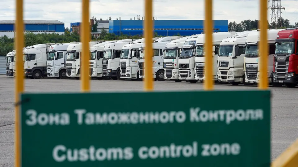 Правительство ввело переходный период для новой системы СПОТ: требование предварительной уплаты НДС и акцизов при ввозе отменено на время перехода, упрощённый порядок для товаров из ЕАЭС продлён до 31 августа.