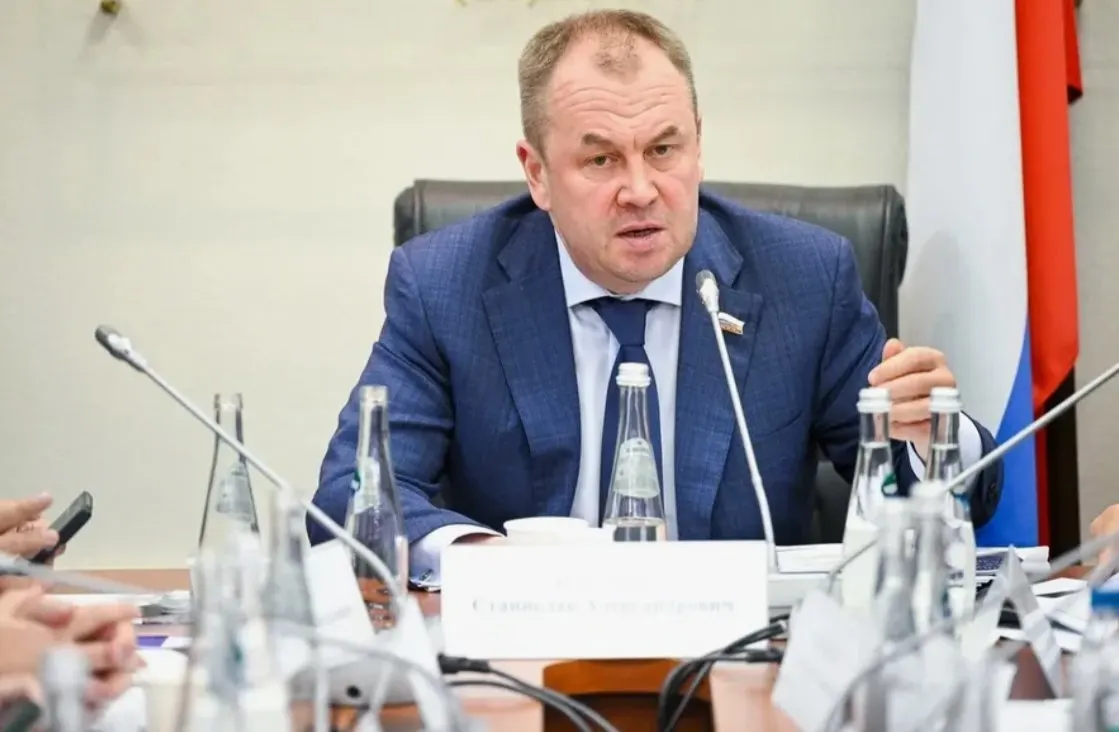 После неудачи на праймериз и утраты поста в партии Наумов собирает подписи и заявляет о намерении баллотироваться в Госдуму одномандатно от Магнитогорска (Челябинская область).