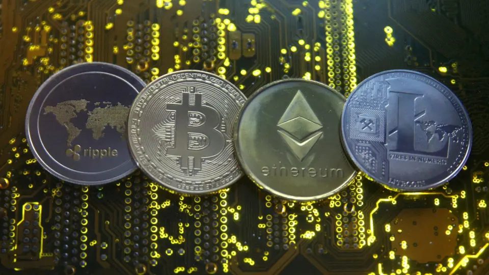 Минфин готовит законопроект о введении дополнительных комиссий и ограничений для операций с Bitcoin, Ethereum, USDT, BNB и USDC. Ожидается ускоренное рассмотрение — принятие в Госдуме планируют в июне, вступление мер возможно до конца года.