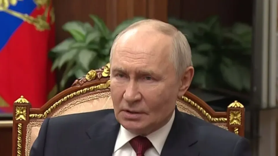 Президент заявил, что Киев предлагал прекратить дальнобойные удары и сосредоточить боевые действия в Херсонской и Запорожской областях и «ДНР» и «ЛНР». По его словам, это могло бы позволить ВСУ перебросить силы, но спасать киевский режим в планах нет; удары по инфраструктуре создают проблемы, но не меняют ситуацию на фронте.