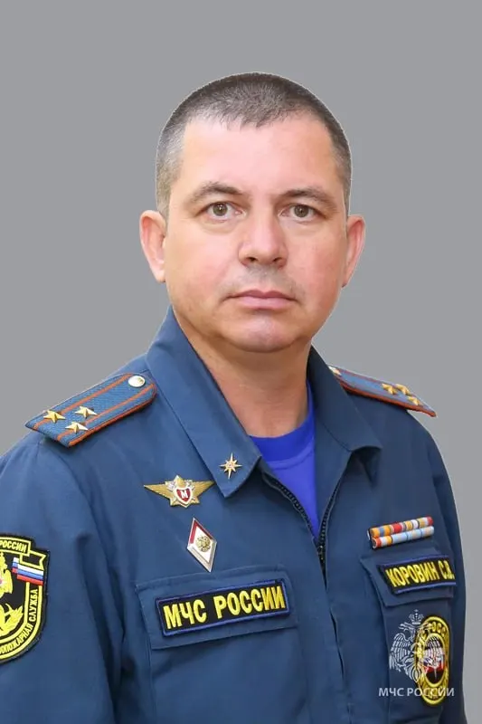 Президент 3 июня подписал указ о назначении полковника внутренней службы Сергея Коровина начальником краевого управления МЧС. У него более 25 лет службы, большой опыт ликвидации ЧС и ведомственные награды.