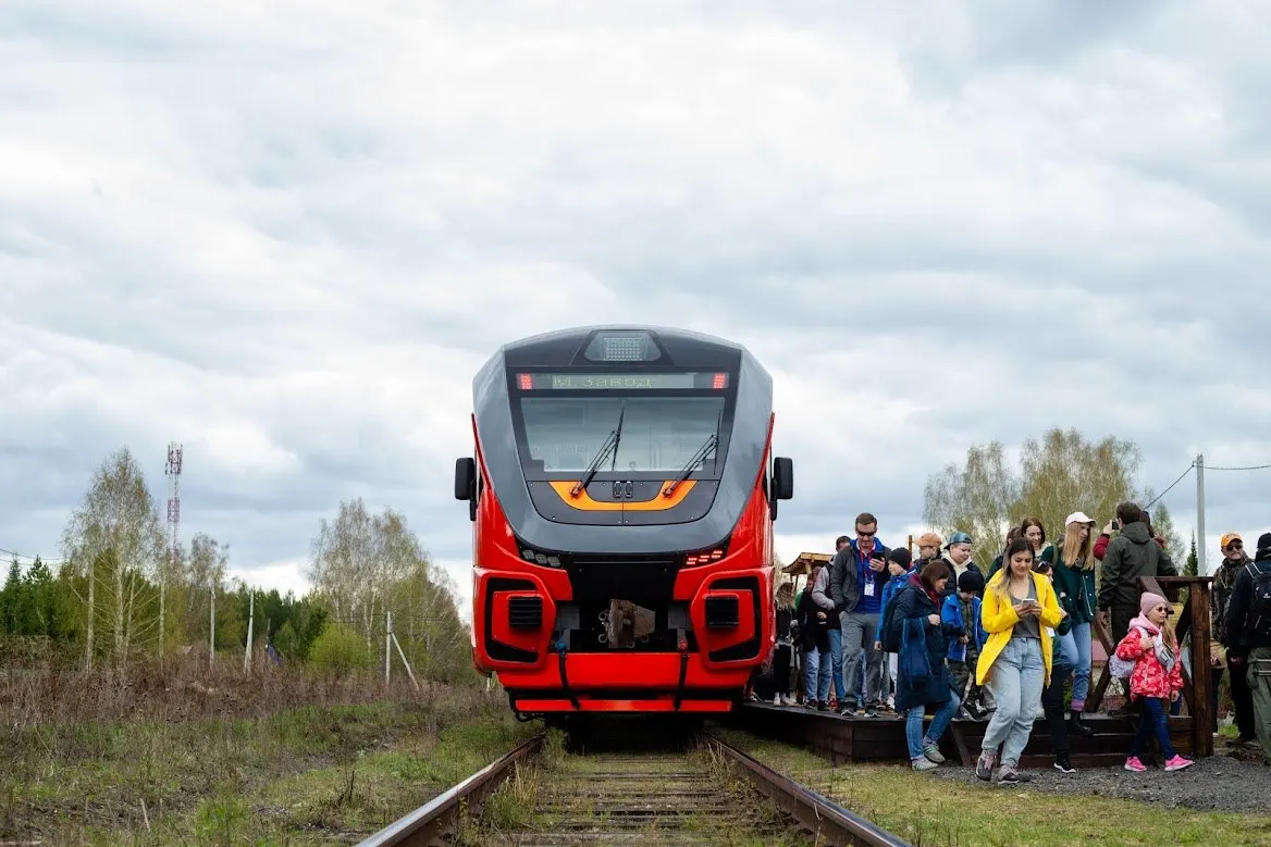 С 10 по 14 июня добавят шесть пригородных и скорых маршрутов из‑за повышенного спроса; также частично изменят расписание некоторых электричек.