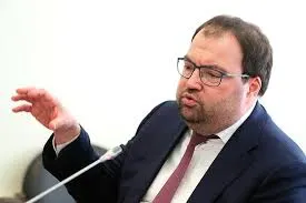 Глава Минцифры на IT‑завтраке ПМЭФ‑2026 заявил, что встраивание механизмов подтверждения возраста пользователей в платформы станет приоритетной задачей; ведомство изучает и зарубежный опыт.
