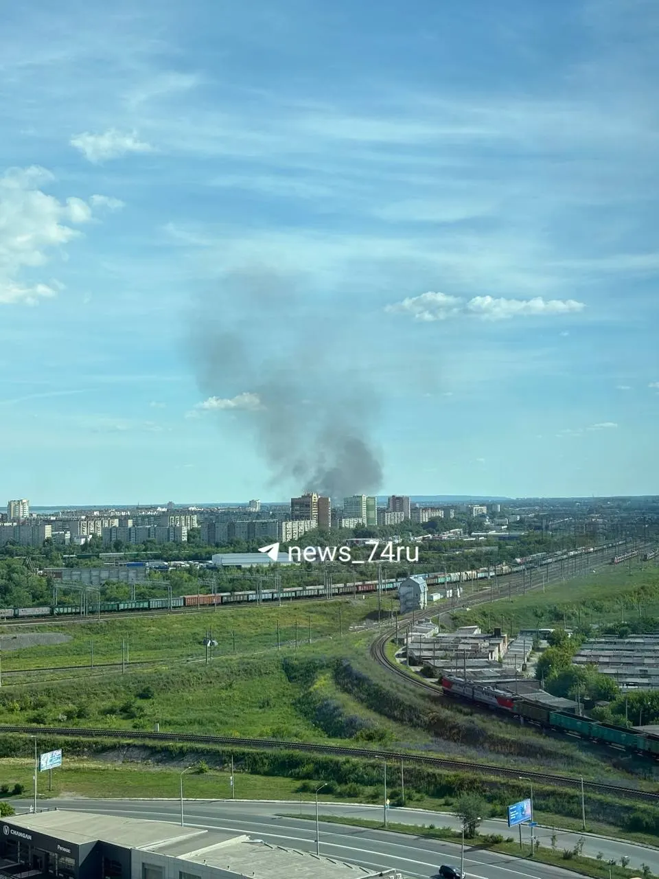 В частном секторе на улице Барбюса произошёл сильный пожар: очевидцы сообщают о взрыве. На месте работают несколько пожарных расчётов и скорая помощь.