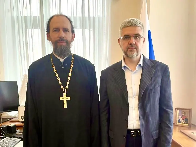 Заместитель министра юстиции заявил на юридическом форуме, что сожительство без официальной регистрации брака подрывает традиционные ценности и представляет угрозу безопасности; ведомство мониторит ситуацию и готовит изменения в Семейный кодексе.