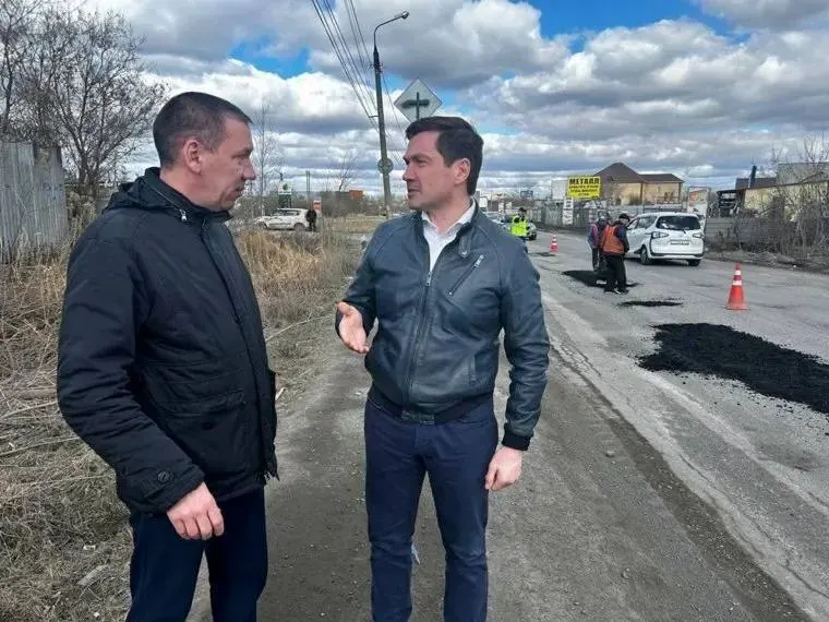 Итоги семи аукционов по обслуживанию городских дорог: общий бюджет работ вырос до ≈3,4 млрд ₽ — на 26% по сравнению с прошлым годом. Существенное подорожание по районам и смена подрядчиков.