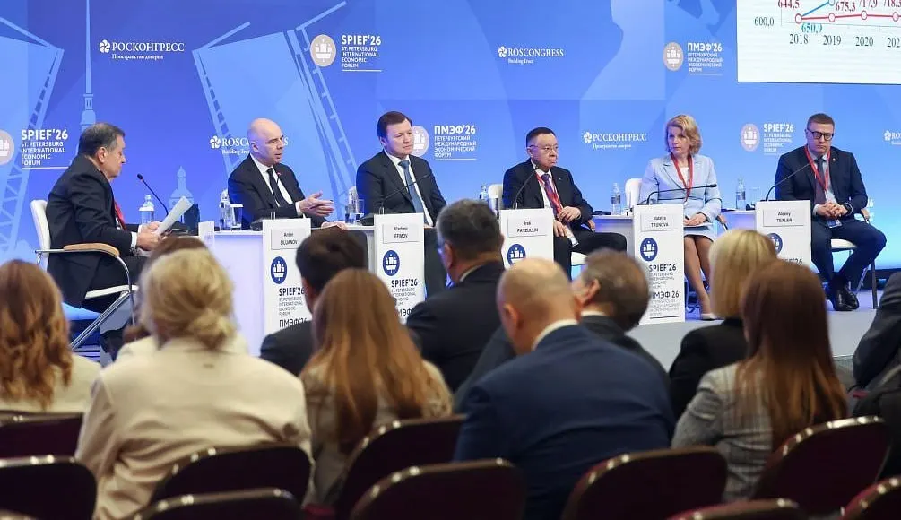 На Петербургском международном экономическом форуме эксперты и чиновники обсуждали развитие региональной экономики, работу с инфраструктурными кредитами и способы восстановления финансового равновесия в субъектах Федерации.