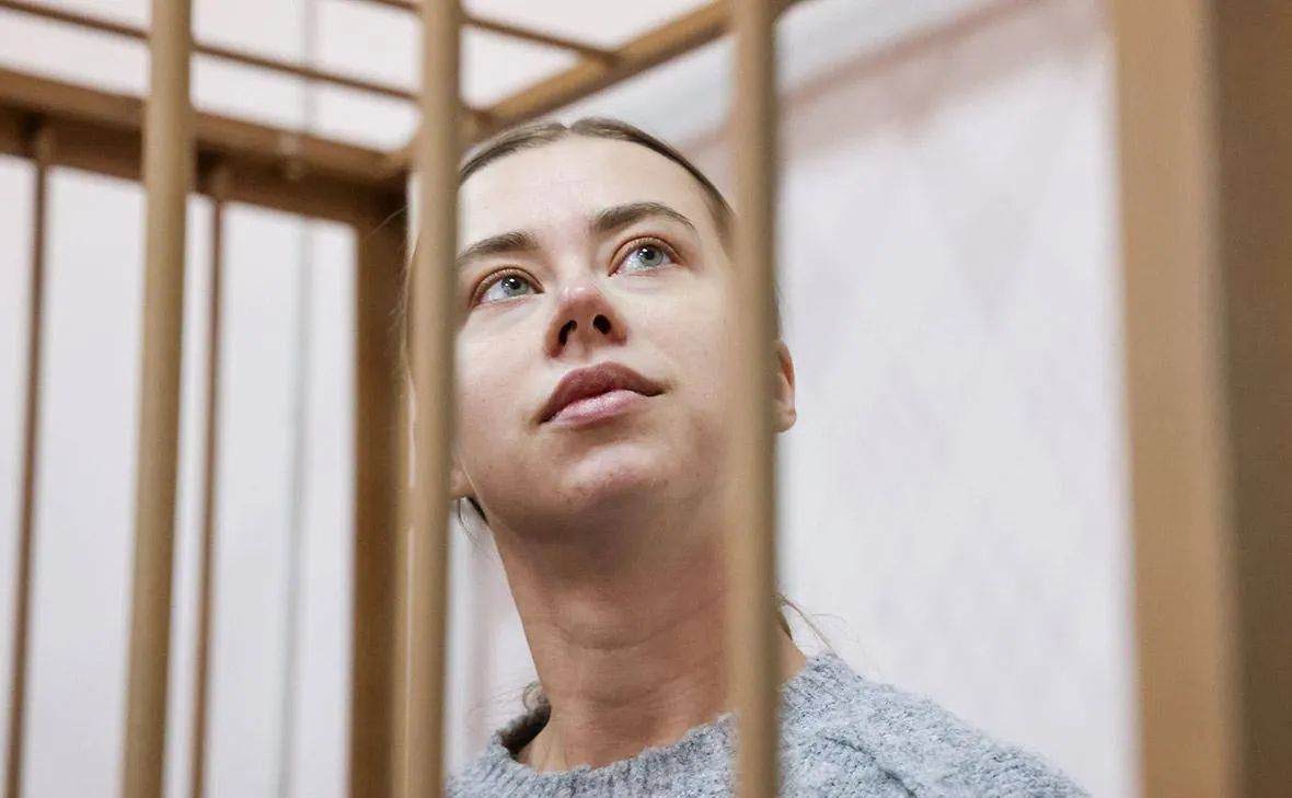Суд признал блогерку виновной в отмывании 127 млн рублей. Ей назначили условный срок на три года и обязали выплатить штраф в 900 тысяч рублей.