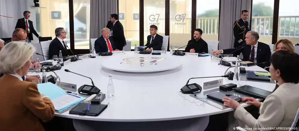 На саммите G7 в Эвиане страны согласовали ужесточение санкций и наращивание помощи Украине, а Дональд Трамп пообещал вернуться к мирным усилиям и восстановить санкции против российского экспорта нефти.