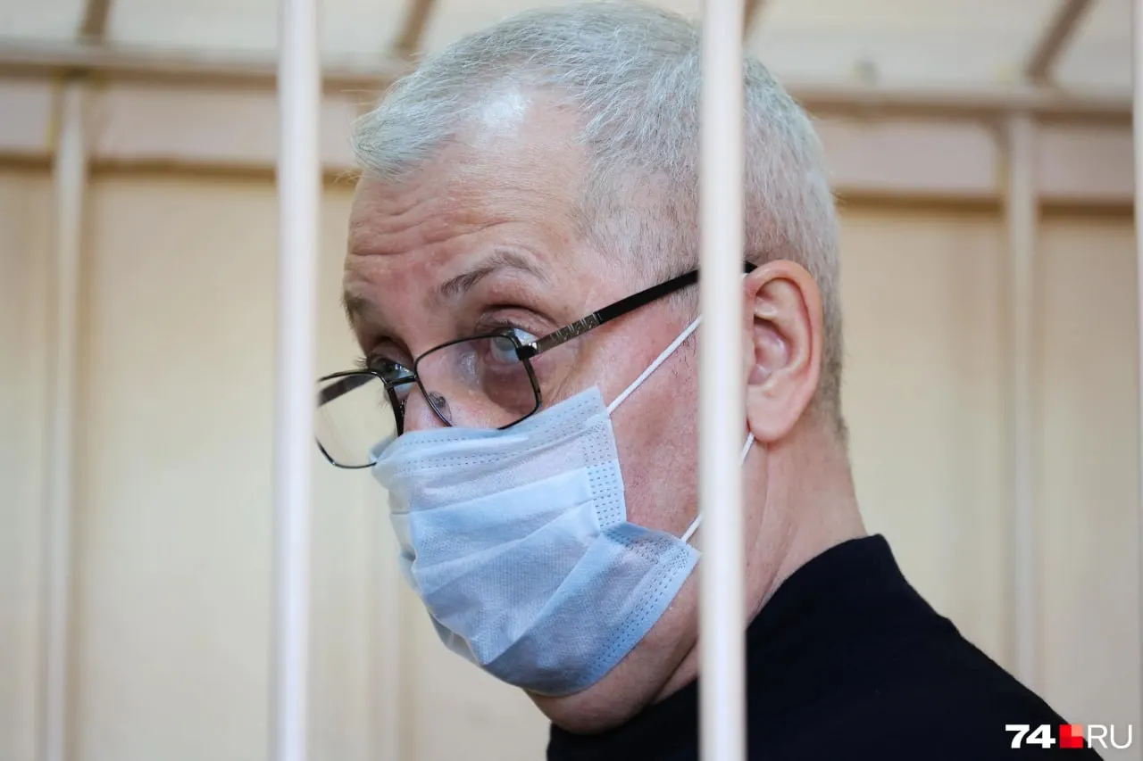 Бывшего главврача признали виновным в получении 20 млн рублей за содействие в получении и оплате контракта на капремонт инфекционного корпуса. Суд назначил 9 лет колонии строгого режима.