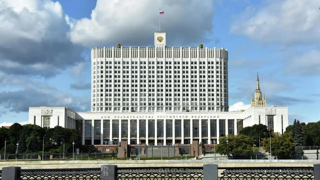 В Госдуму внесён законопроект о полной или частичной компенсации утильсбора семьям с тремя и более детьми. Правительство раскритиковало инициативу, указав на дополнительные бюджетные расходы и отсутствие источников финансирования.