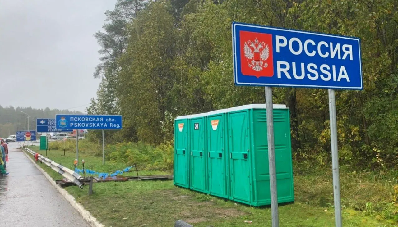 В 21-й пакет санкций Евросоюз планирует включить полный визовый запрет для тех, кто служил в российских вооружённых силах или прокси‑формированиях с начала полномасштабного вторжения. Остаются вопросы по критериям отбора и применению санкций к срочникам и дезертирам.