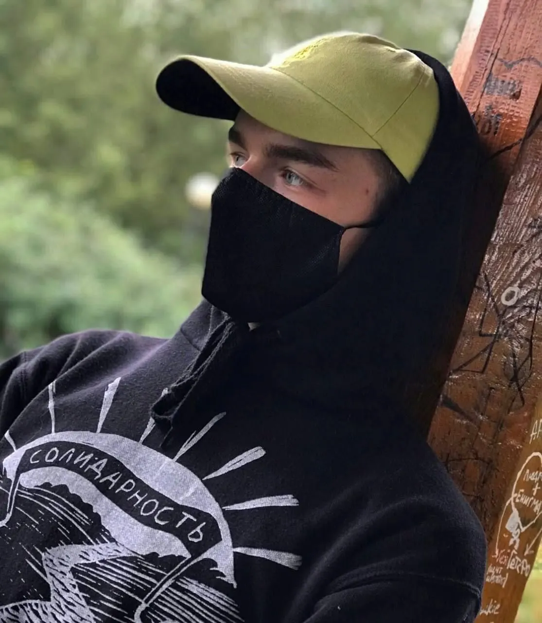 Читинский анархист Александр Снежков отмечает 23-й день рождения в колонии в Верхнеуральске. Кратко о его деле, приговорах и почтовом адресе для писем.