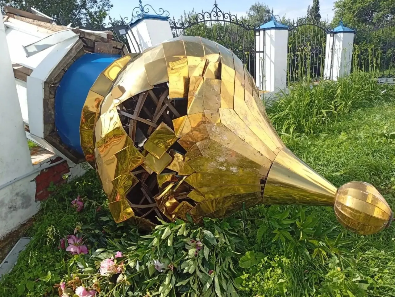 Купол храма Покрова Пресвятой Богородицы, построенного в 1807 году и получившего новый купол в 2014 году, обрушился. Прихожане начали сбор средств на восстановление или замену конструкции.