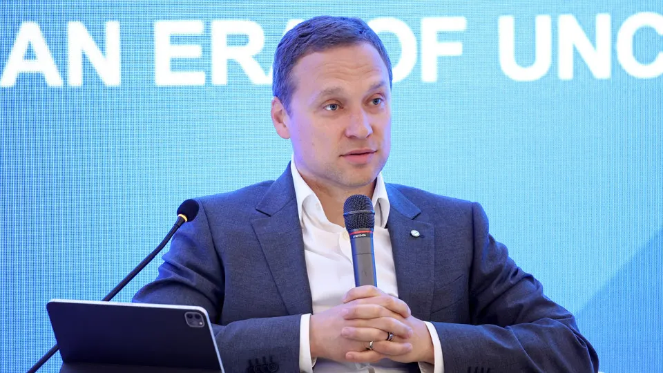Зампред правления Сбербанка предупредил, что повышение налоговой нагрузки и ужесточение контроля по переводам стимулируют перевод средств в «кэш», особенно в малом и среднем бизнесе; наличность заметно не возвращается в банковскую систему.