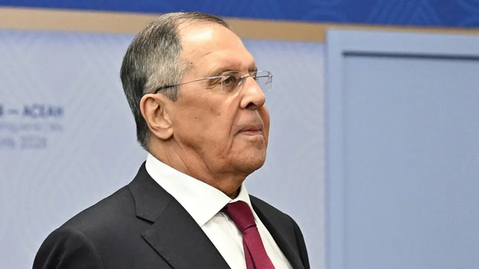 Глава МИД заявил, что российские вооружённые силы будут выполнять задачу по массированным ударам по объектам, от которых «напрямую зависит боеспособность» украинской армии — заявление прозвучало после самой крупной ночной атаки дронов на Москву и Подмосковье.