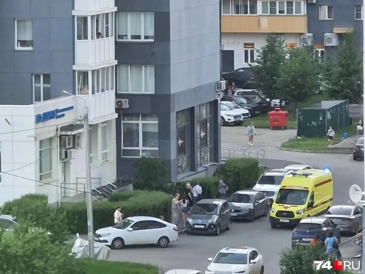 Трагедия произошла 18 июня на Тополиной Аллее: реанимация не помогла, следователи рассматривают версию несчастного случая.