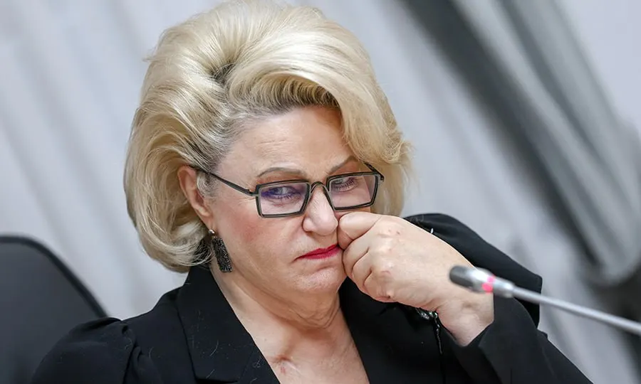 Депутат Нина Останина призвала Роскомнадзор и Минцифры применять методы регулирования мессенджеров для ограничения пребывания детей в онлайн‑играх и соцсетях.
