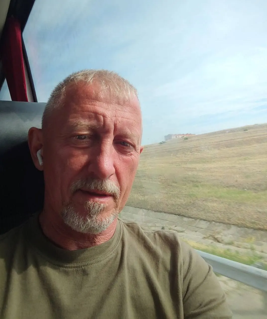 Константин Нациевский объявил о завершении контракта в добровольческом батальоне, планирует поехать в Москву на съезд КПРФ и, возможно, выдвинуться в Госдуму. В тексте — критика длительной ротации мобилизованных и данные о погибших из Челябинской области.