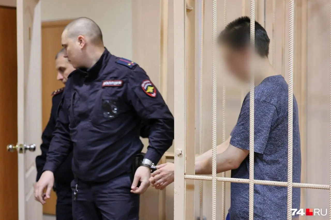 25‑летнего мужчину перевели из СИЗО в психиатрическую больницу под наблюдение до 15 июля. 15 февраля во время утренней службы он ранил двух женщин; по данным следствия, нападающий состоит на учёте в профильном медицинском учреждении.