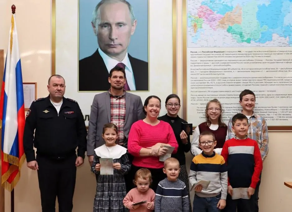 В 2025 году 1112 иностранцев получили специальные визы для переезда в Россию по программе «традиционных ценностей». Визы выдаются на 90 дней с возможностью упрощённого получения РВП.