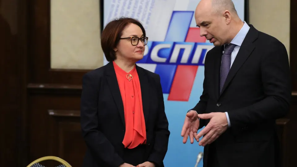Минфин и Центробанк заявляют, что расходы на войну с Украиной приближаются к неприемлемому для бюджета уровню; Путин поручил сохранить военный бюджет и искать сокращения в остальных статьях.