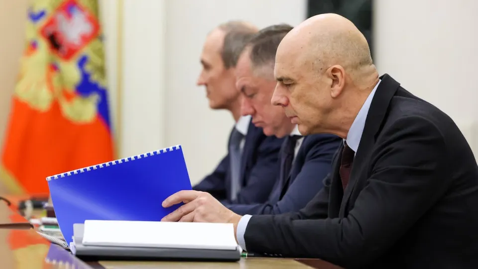Резкая распродажа на долговом рынке — RGBI обновил минимумы, доходности облигаций выросли до годовых 15,5%. Рост затрат на обслуживание долга и планы по увеличению военных расходов усиливают бюджетные риски.